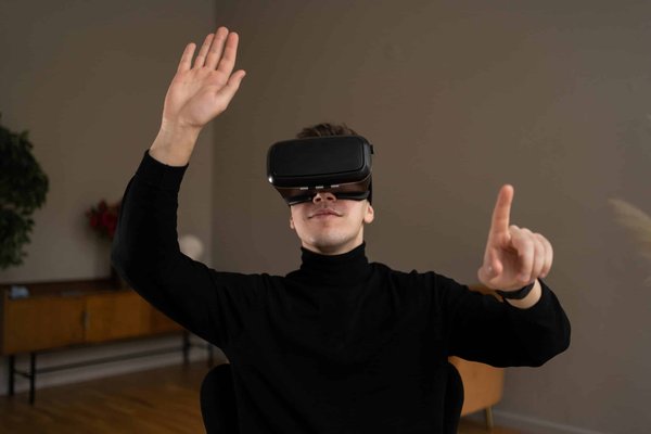 Comment les sites d'astuces contribuent-ils à renforcer la communauté des joueurs ?